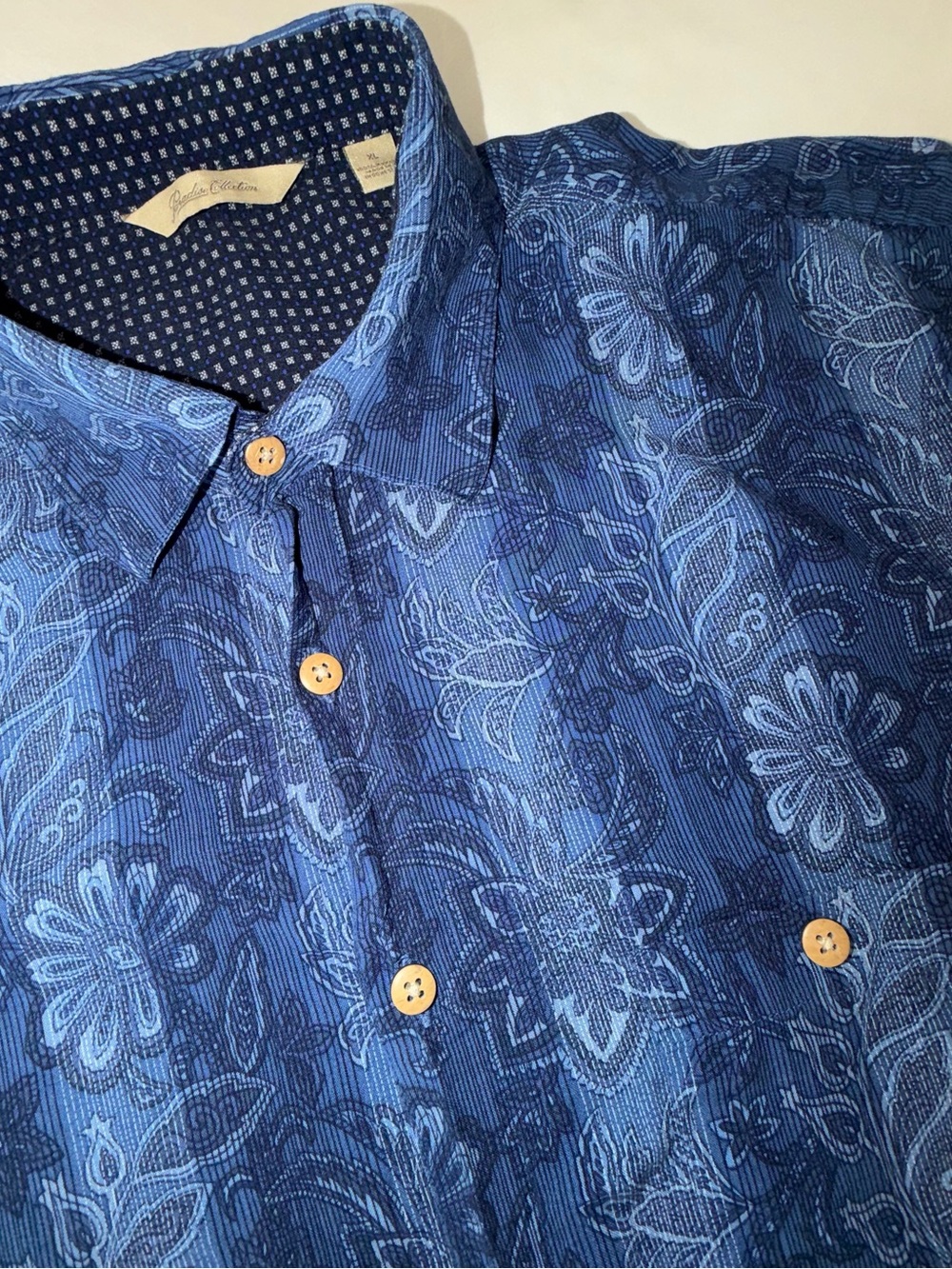Tommy Bahama Blue Floral Tropical Print Casual Button-Down Shirt Men’s XL. 0012